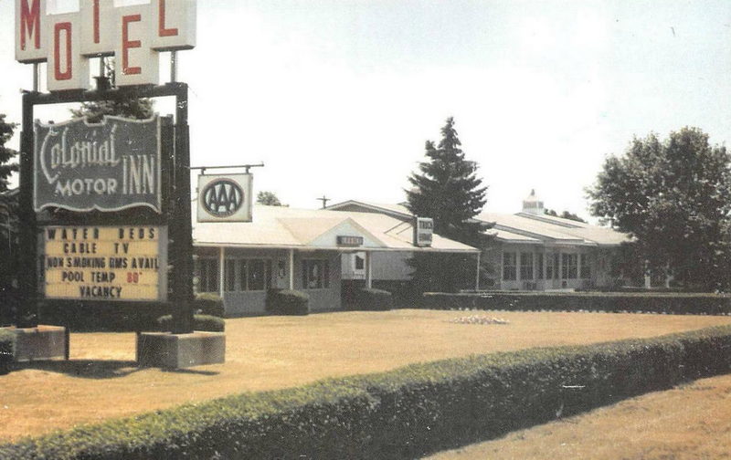 Colonial Motor Inn (Country Hearth Inn and Suites) - Old Postcard